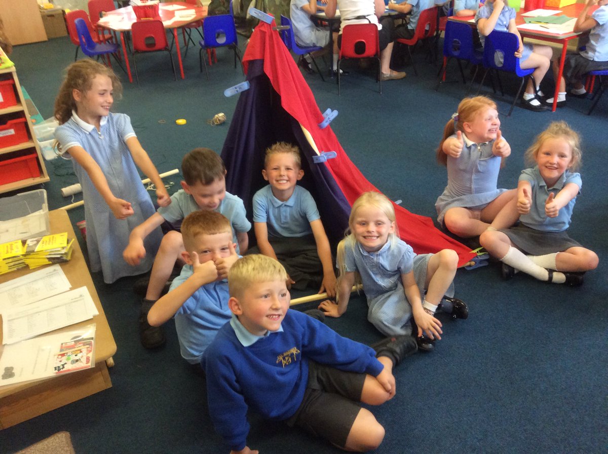 Duxbury_Class's tweet image. Large scale construction yesterday afternoon 😊⛺️#teamwork #tentbuilding #strongstructure