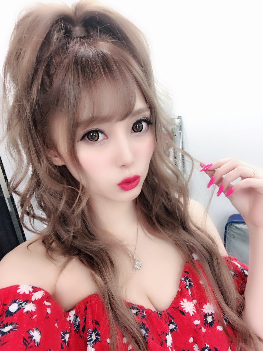 asanyan326's tweet photo. パイナップル🍍ヘアー🤭🤭 https://t.co/6sYCiGjYDy