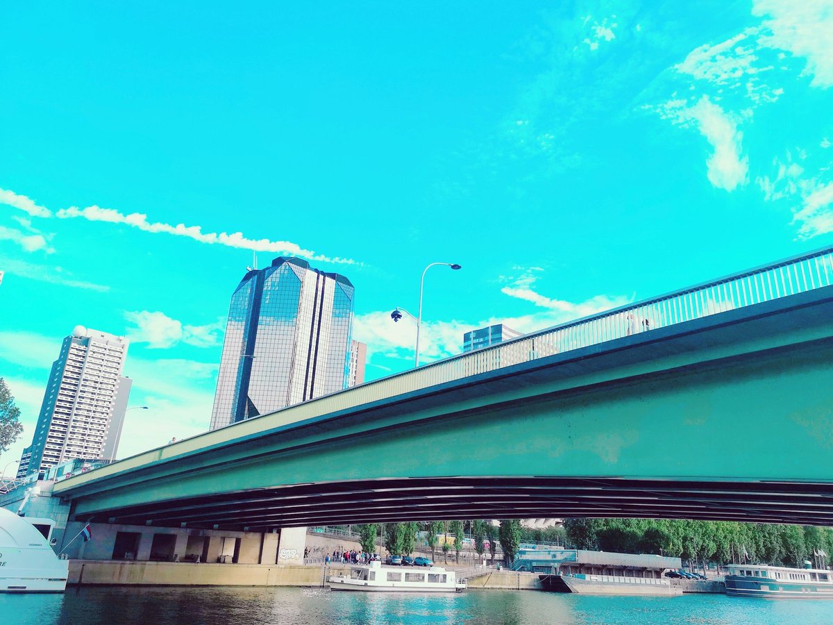 parisienadoptio's tweet image. #pontdegrenelle #Paris #grenelle #bridge #building