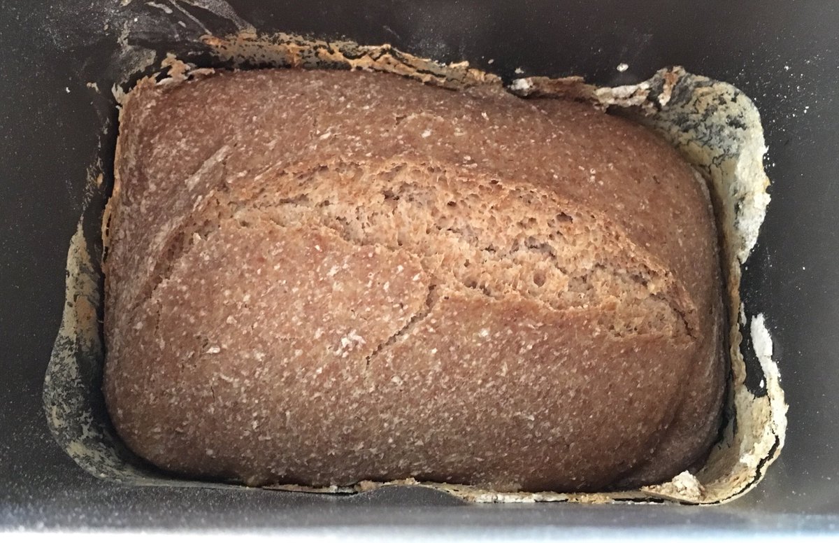 De verdad que es una pena que no pueda compartir olores por aquí porque este pan integral que estoy haciendo huele que alimenta. 😍😍😍