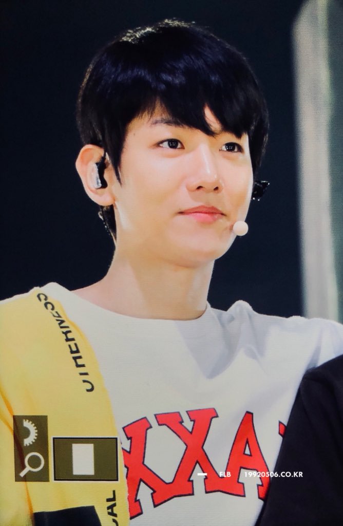 fuzzylittlebaby's tweet photo. 180701 도쿄 팬미팅 2회차 #백현 존잘😂 https://t.co/4jbLa1V2Gl