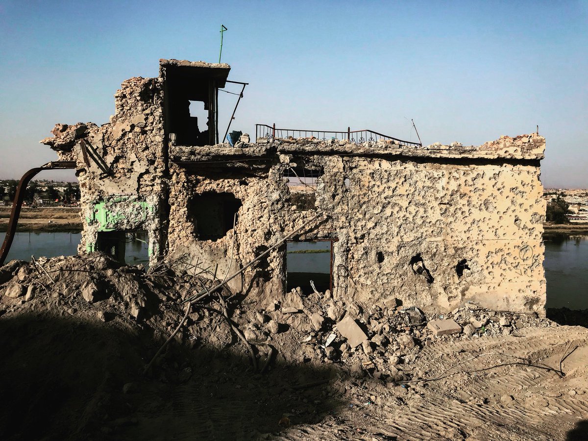 So who will pay this house owner it was not his fault when the #iraqi troops fled from Mosul and also it was not his fault when the Iraqi #troops planned to stuck #isis in the old city of #Mosul
#MiddleEast #billet_holes #iraqigovernment #peace
