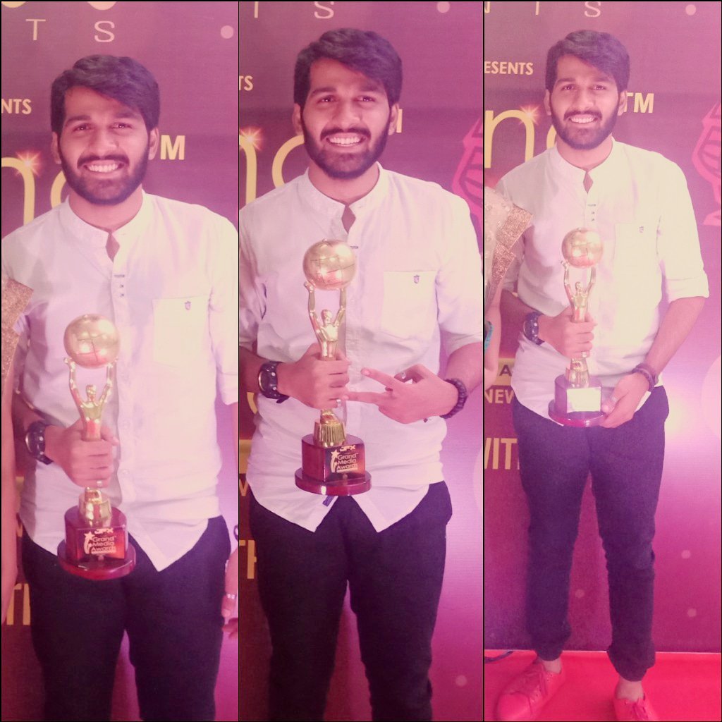 VjPappu1's tweet photo. Thanks #jfx_awards 😊 people's #most_favourite_anchor_of_the_year 😍 @vijaytelevision &amp; #keep_supporting_me #love U all 😍❤ https://t.co/iam1plWIPv