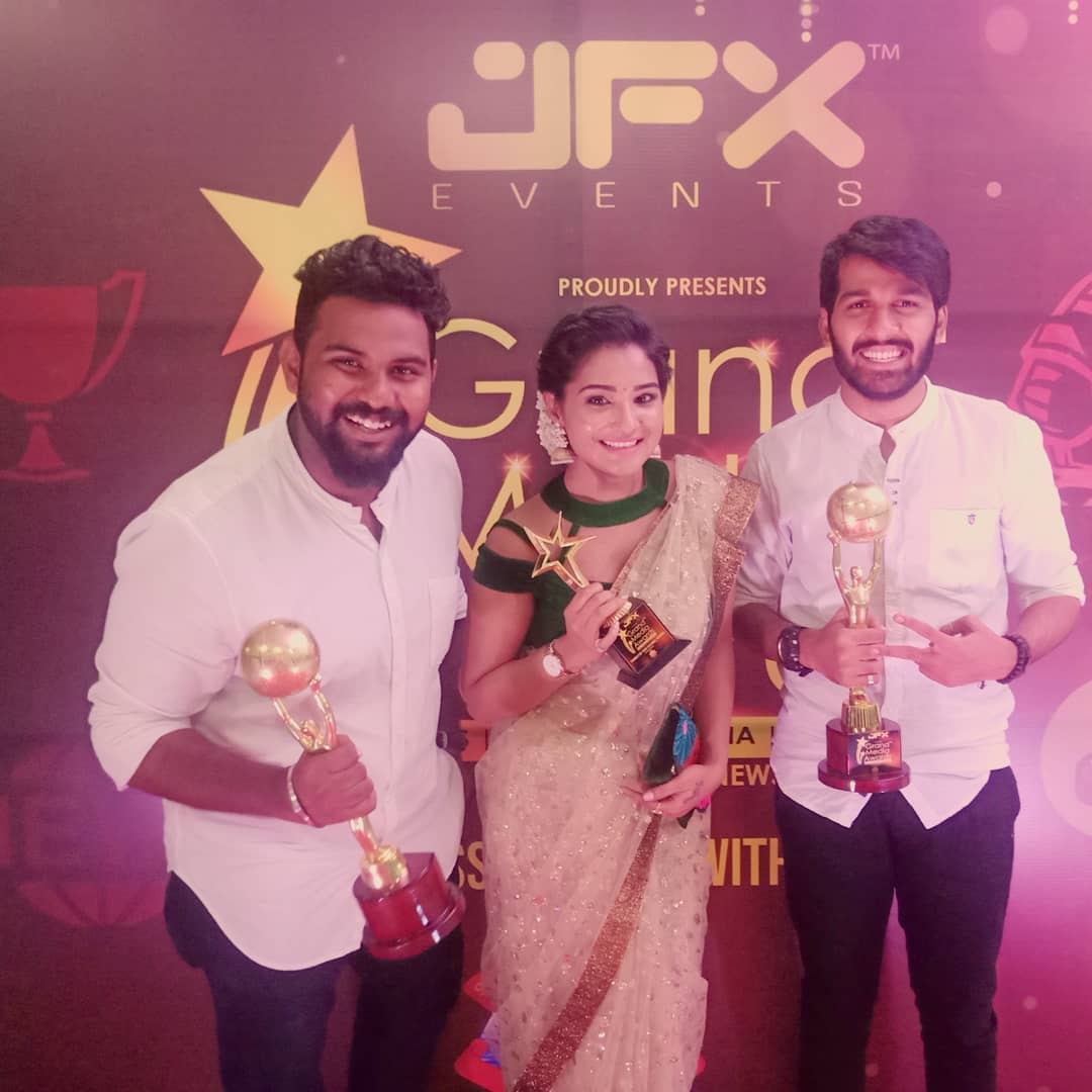 VjPappu1's tweet photo. Thanks #jfx_awards 😊 people's #most_favourite_anchor_of_the_year 😍 @vijaytelevision &amp; #keep_supporting_me #love U all 😍❤ https://t.co/iam1plWIPv