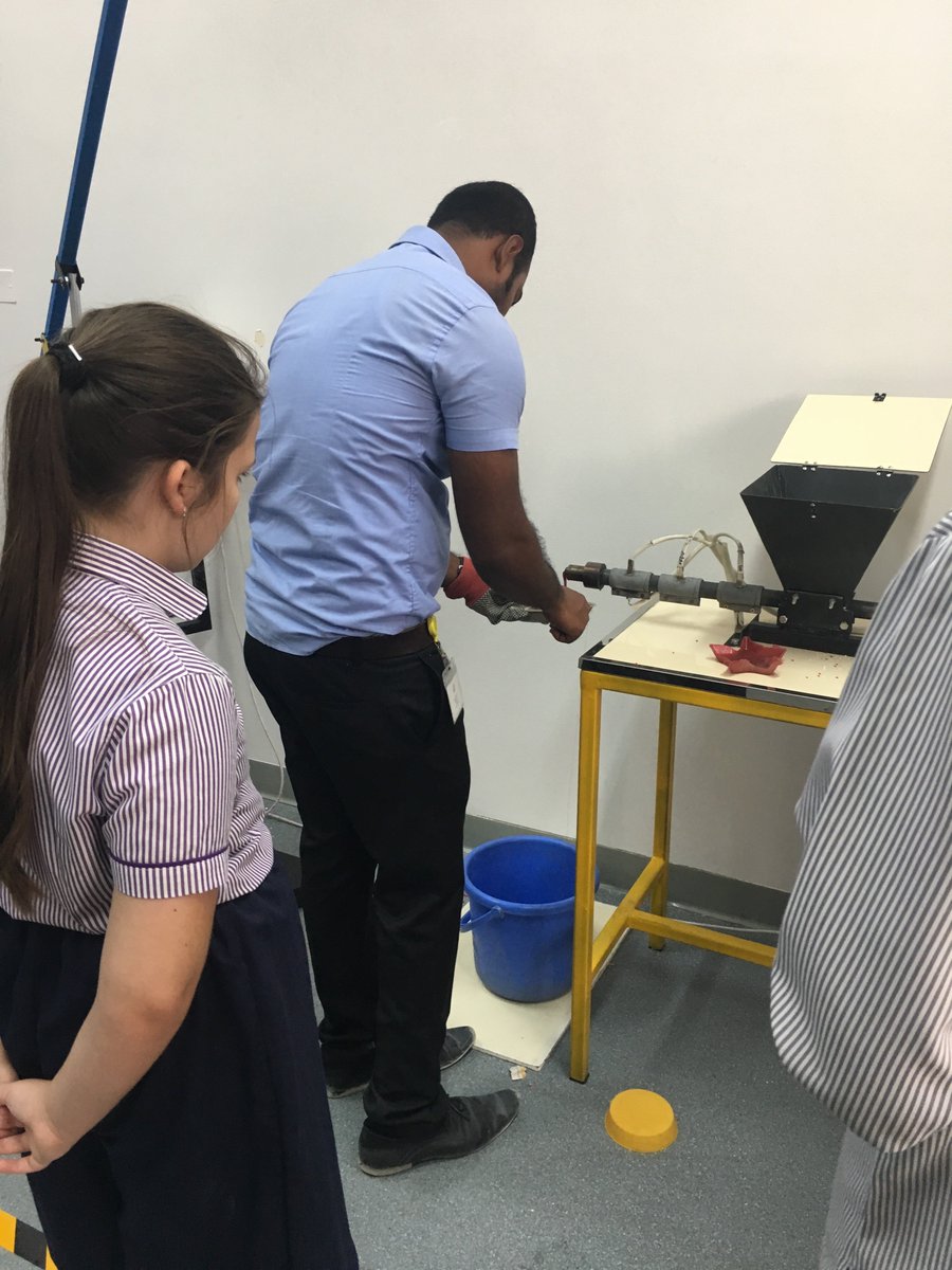 Discovering how we can use our re-usable plastic making machine in our <a href="/dubaivision2020/">عبدالله مطر</a> competition with Al Salam School! @SafaBritishSch