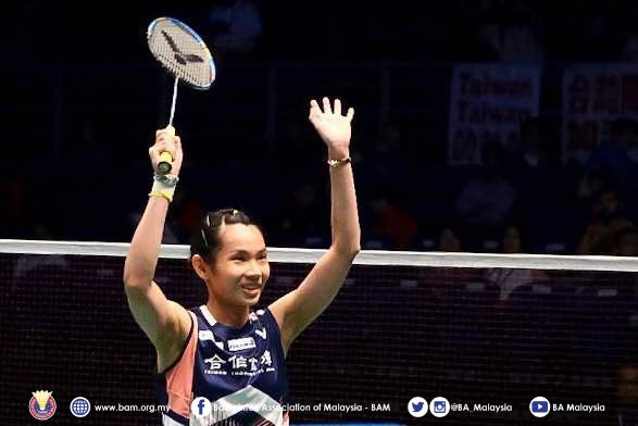 BA_Malaysia's tweet photo. RESULTS: #CAMO2018 Finals
Women's Singles
#TPE πΉπΌ Tai Tzu Ying vs #CHN π¨π³ He Bingjiao 22-20 21-11 https://t.co/HmZ3VuqUhp