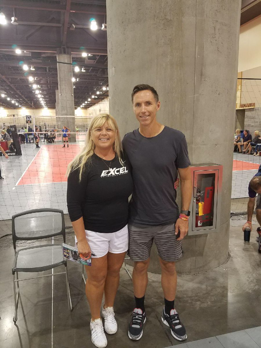 lindalinleon's tweet photo. Thank you for taking time for a huge fan and autograph collector 💙🏐@SteveNash https://t.co/voV64OblMH