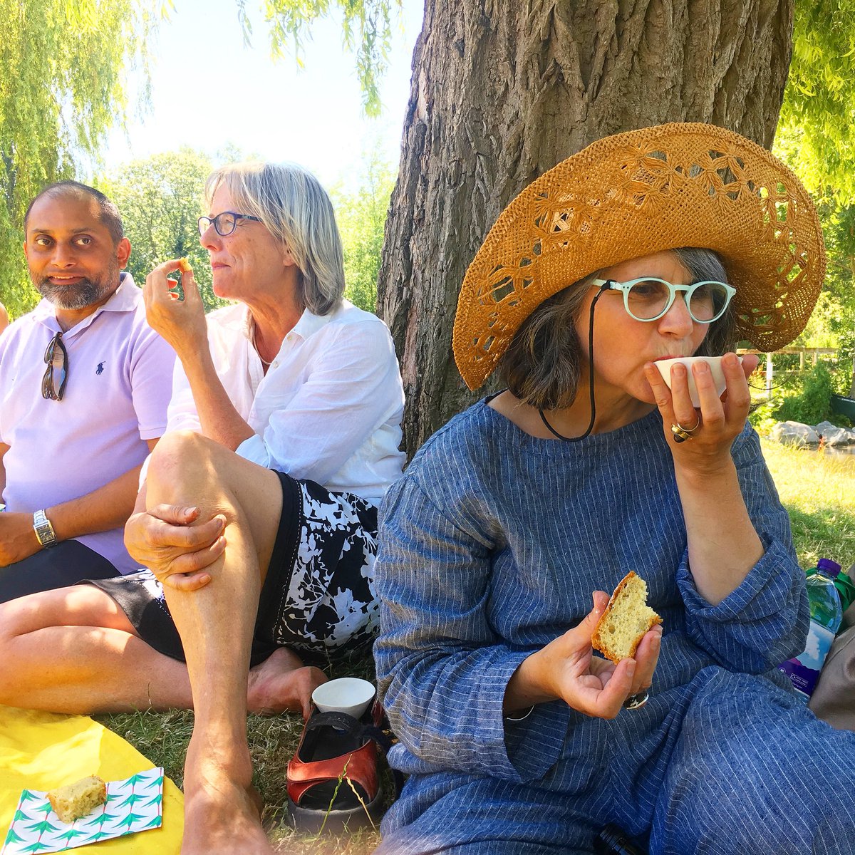 CommonSomething's tweet photo. What a brilliant turn out for Body of Cambridge walk yesterday! A journey across the city taking in smells and specially created scents of happiness, with readings and access to private gardens and rooms in epic buildings. An awakening of the senses. #somethingincommoncambridge https://t.co/qaz5a0JLLA