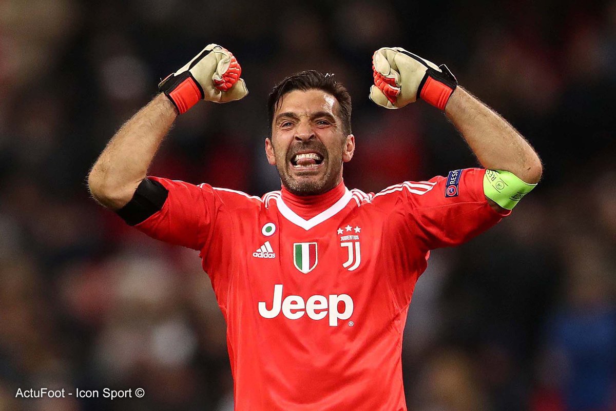ActuFoot_'s tweet photo. Gianluigi Buffon n’est plus un joueur de la Juventus... 🇮🇹😢
#Légende https://t.co/OTdQgnEipU