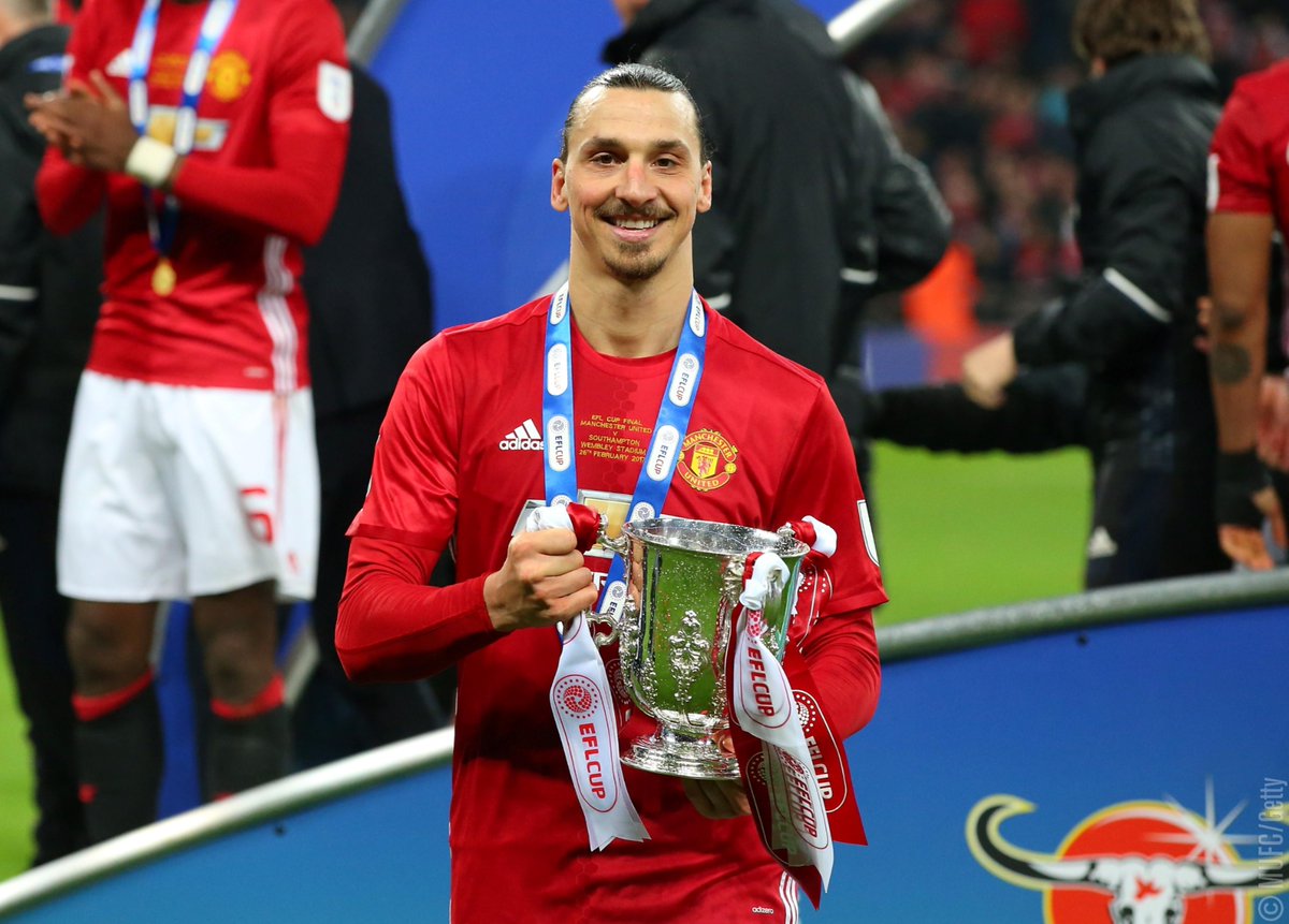 ManUtd's tweet photo. #OnThisDay in 2016, @Ibra_Official signed for #MUFC! https://t.co/xtRJgsYMDz