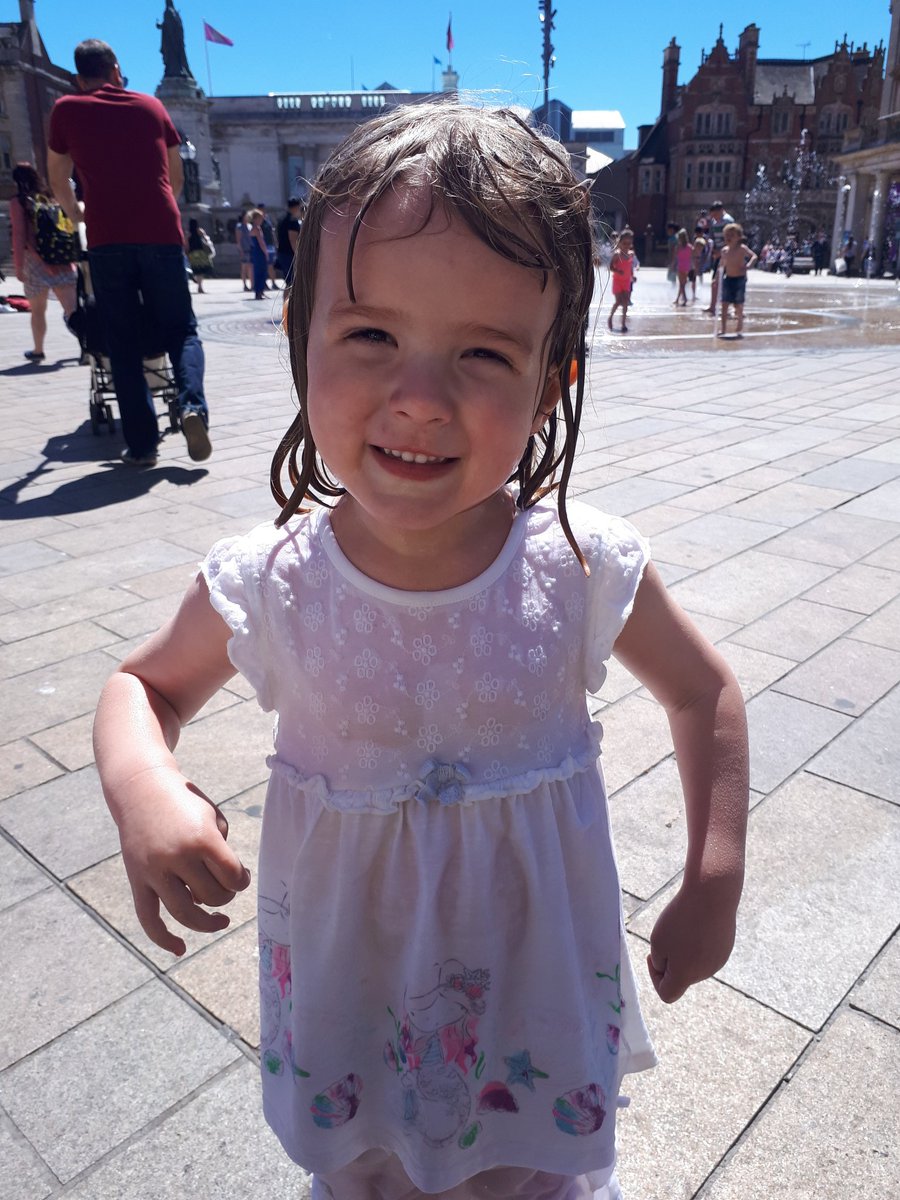 KerrieLeeDavies's tweet photo. Quick unplanned visit into #Hull walking through #QueenVictoriaSquare
 Me- we don't have any spare clothes so avoid the fountains today
3yo- I avoided mummy
#differentinterpretationofword
#tootemptingtoavoid
😂👏💖 https://t.co/Ua0oRmLM4l