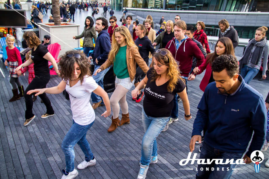 LDNBridgeCity's tweet photo. Cuban dance, right in the heart of London. From 12:00 today, @HavanaLondreswill shake up The Scoop with infectious salsa energy - make sure you're there💃https://t.co/i5S35wlHW0 #SummerByTheRiver https://t.co/Ejk3FZUklh