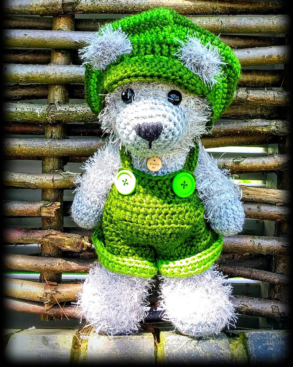 KiddinMiFF's tweet photo. Such a cute Little Grey Bear π» π #kiddinmi #bear #bears #cute #cutie #cub #green #buttoneyes #buttons #grey #greybear #crochet #knit #handmade #handmadewithlove https://t.co/fAoQOXfORF