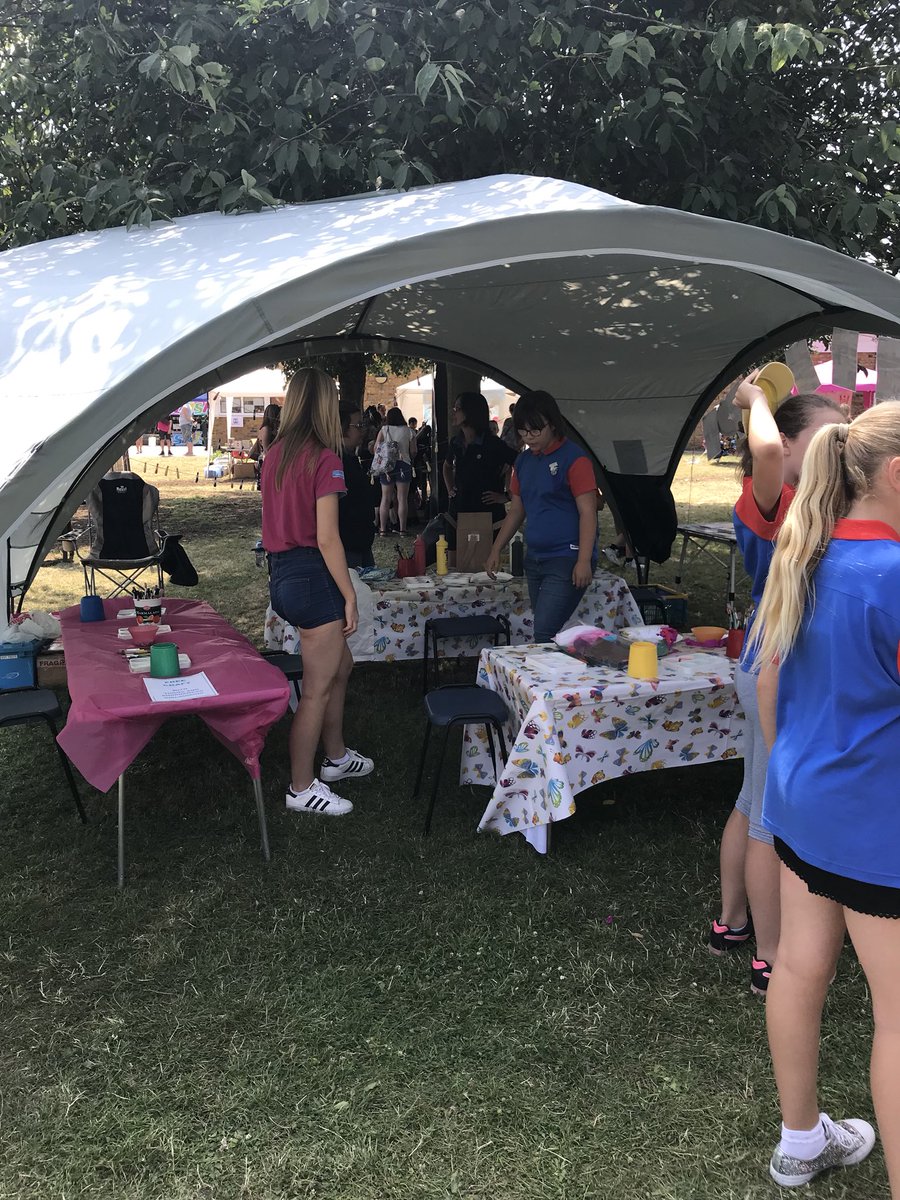 ThamesDivGG's tweet photo. @RviewBrownies publicity stall ready to go @RiverviewInfant summer fair! @GrowingGuiding https://t.co/BUFyUw3WFU