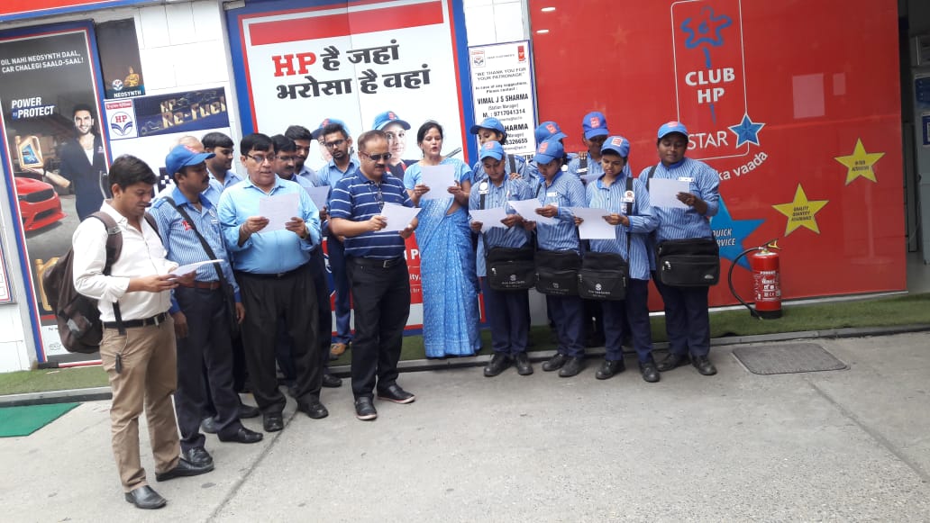 V60232903's tweet photo. Pledge being taken on Swacchta Pakhwada at T&amp;E Niti Marg Chanakyapuri Delhi. https://t.co/OdE34R2vdt