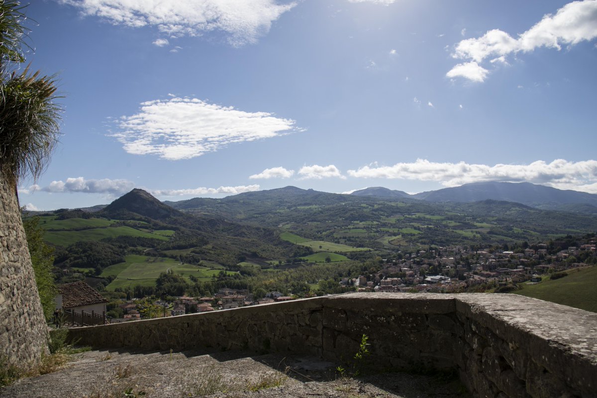 VisitRomagnaDTR's tweet photo. Una domenica nel piccolo borgo di Talamello, uno scrigno di pregevoli opere d’arte e dell’Ambra, il formaggio di fossa amato dai buongustai.
Foto di R. Gallini
#talamello #valmarecchia #rivieradirimini #formaggiodifossa https://t.co/k1SSgTnTHX