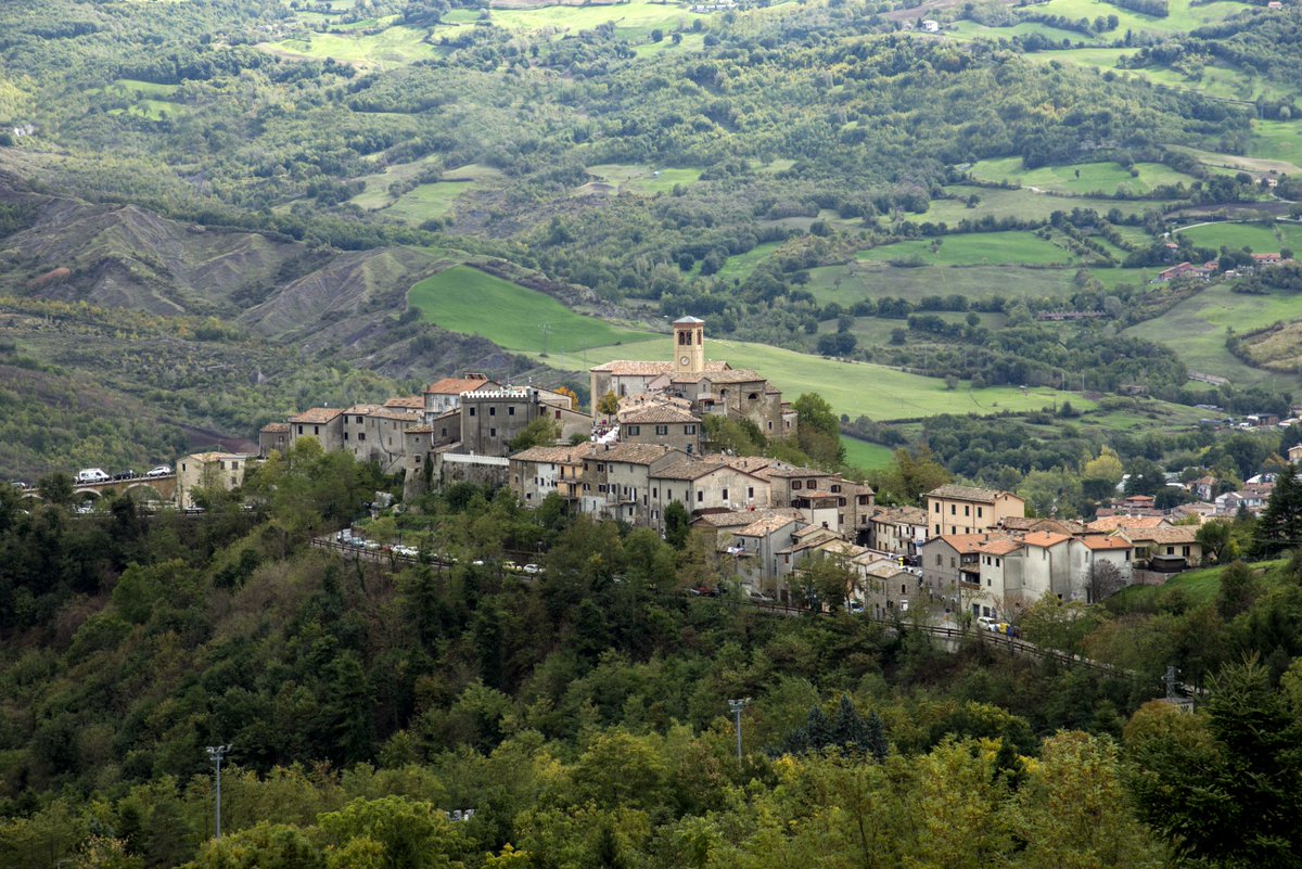 VisitRomagnaDTR's tweet photo. Una domenica nel piccolo borgo di Talamello, uno scrigno di pregevoli opere d’arte e dell’Ambra, il formaggio di fossa amato dai buongustai.
Foto di R. Gallini
#talamello #valmarecchia #rivieradirimini #formaggiodifossa https://t.co/k1SSgTnTHX