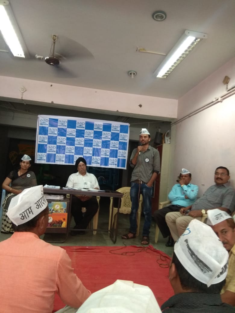 AAPWardha's tweet photo. *आम आदमी पार्टी वर्धा  पार्टी कार्यालय येते कार्यकर्ते सोबत सवांद साधताना आप महाराष्ट्र नेते जगजित सिंग वर्धा  विधानसभेचे पर्यवेक्षक  तुळलीदास वाघमारे,ममता कपुर जहागीर खान, इतर सर्व कार्यकर्ते उपस्थित होते आणि तालुका स्तरीय कार्यकारणी समिती स्थापन करण्यात आली* https://t.co/zXpEbrliFQ
