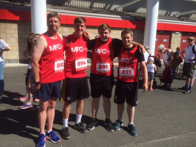 MFCFoundation's tweet photo. MFC Foundation runners are out in force this morning at the Riverside! 🏃‍♂️🏃‍♀️

We’re at the @5KRiversideRun on this fine Sunday morning! Good luck to everybody taking part for a number of fantastic causes! 👏

Good to see Alan Peacock &amp; @nmaddo at the start line! 🔴⚪️ https://t.co/fybo49dnKD