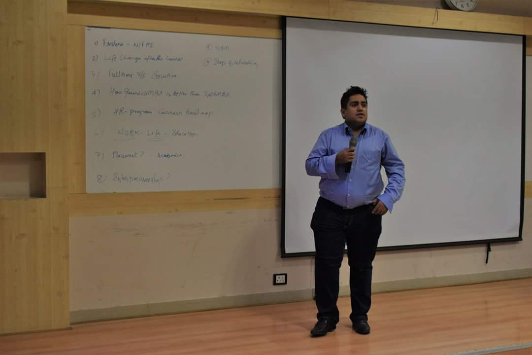 SIBMBengaluru's tweet photo. The MBA (Executive) Batch of 2018-21 and Post Graduate Diploma Batch of 2018-19 at SIBM, Bengaluru (@SIBMBengaluru) took their first step towards being global trendsetters at an enlightening Induction Programme. Here's a glimpse!
#SIBMB #MBA #PGDM https://t.co/M2Q6eS2pBe