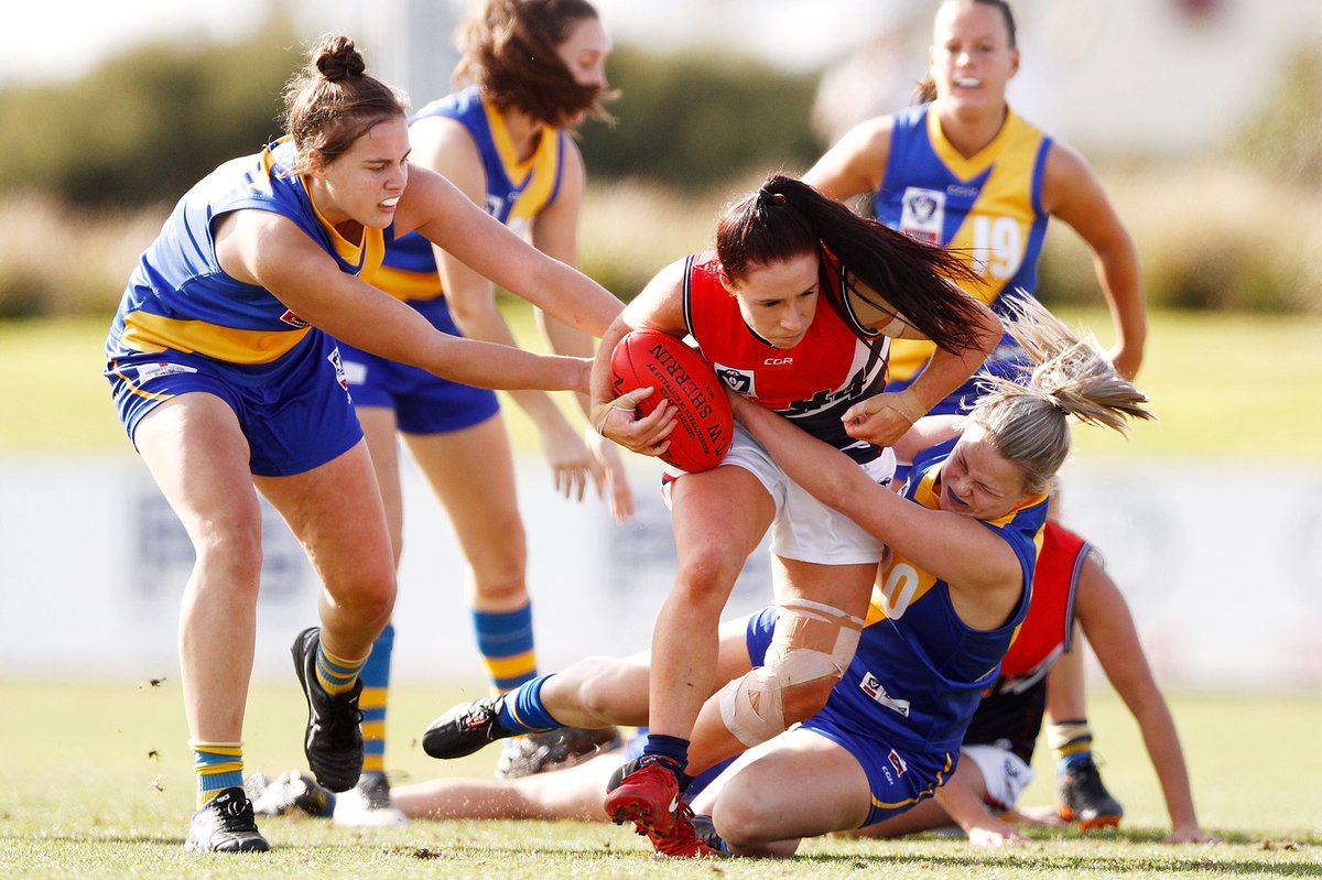 In Sunday Rd 8 #SwisseVFLW games, <a href="/BulldogsW/">WesternBulldogs AFLW</a> inflicted @GeelongVFLW’s 1st loss, and <a href="/DarebinFalcons/">Darebin Falcons</a> closed to with % of the top 4 defeating <a href="/WilliamstownFC/">Williamstown FC</a>.

See the full Round results, with @CollingwoodFCW now in top spot.

bit.ly/Rd8VFLWresults