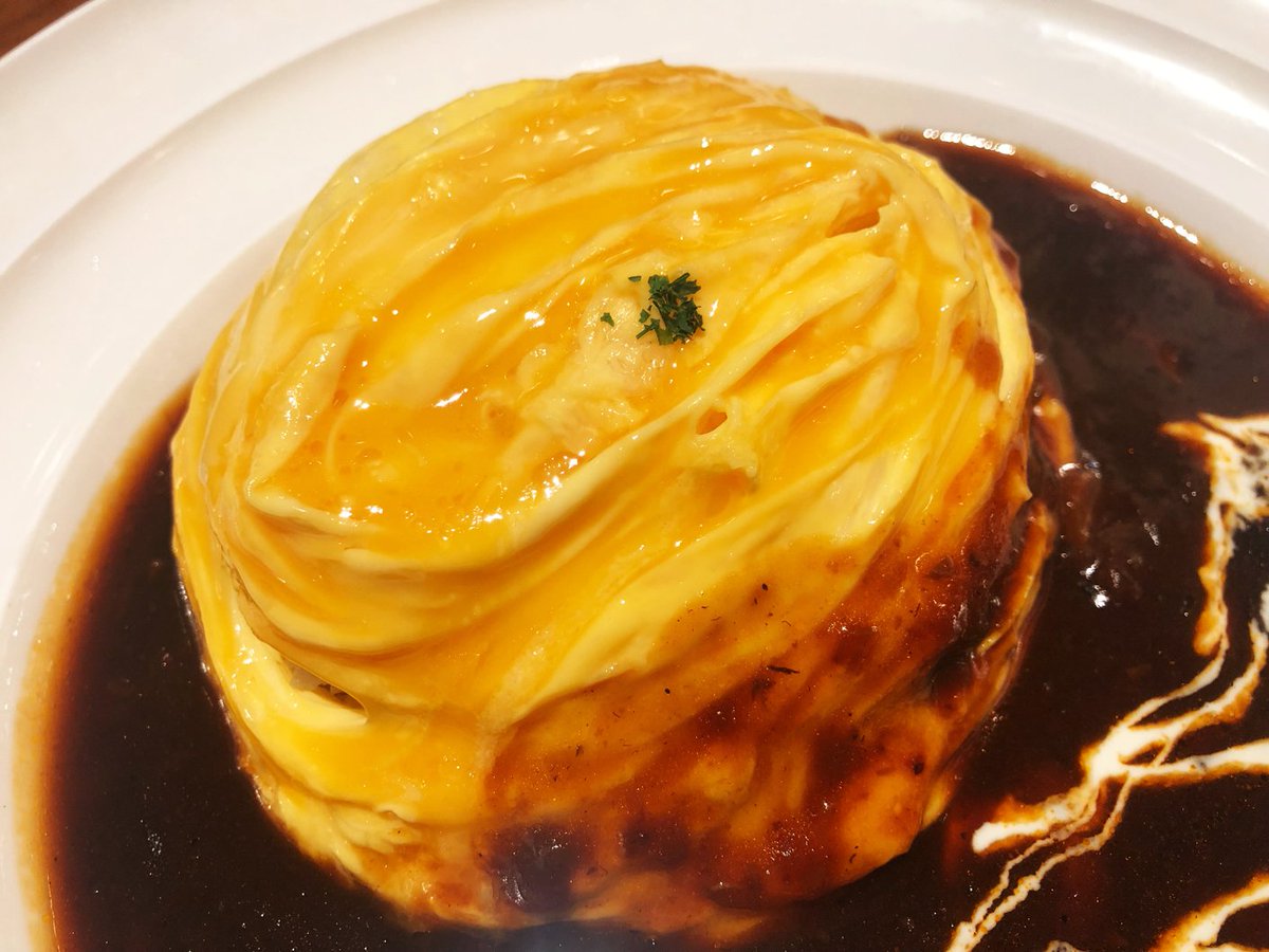 muni_gurume's tweet photo. 【OMS】
＠池袋

まるで黄色のドレスを身にまとったかのような美しいオムライスを食べられるお店。
一番人気のオムハヤシライスは濃厚なソースがお皿いっぱいに広がる逸品🎶
ソースの海に浸されたふわふわオムライスの食感がたまらない✨ https://t.co/M14uFm7Yey