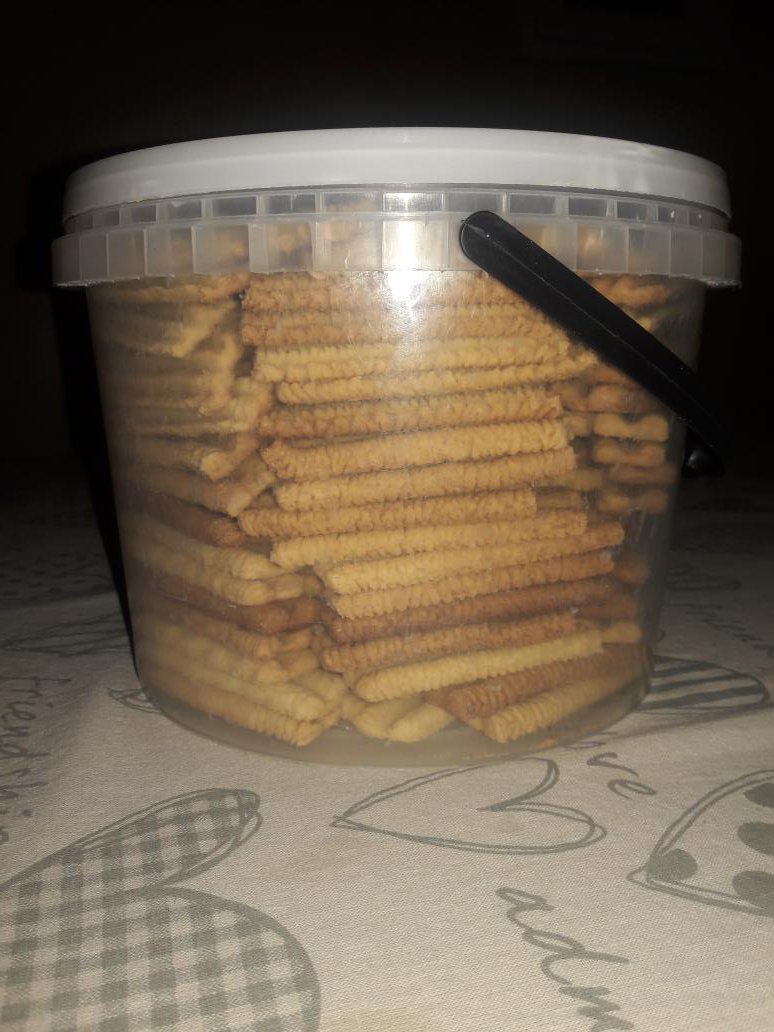 Reatlehile15's tweet photo. Hey
My mother has a side hustle of selling baked biscuits 5liter for R150. If you are interested please DM me so that we can make arrangements.
Please RT for awareness
God Bless 🙇 https://t.co/EZ2aHGLqpR