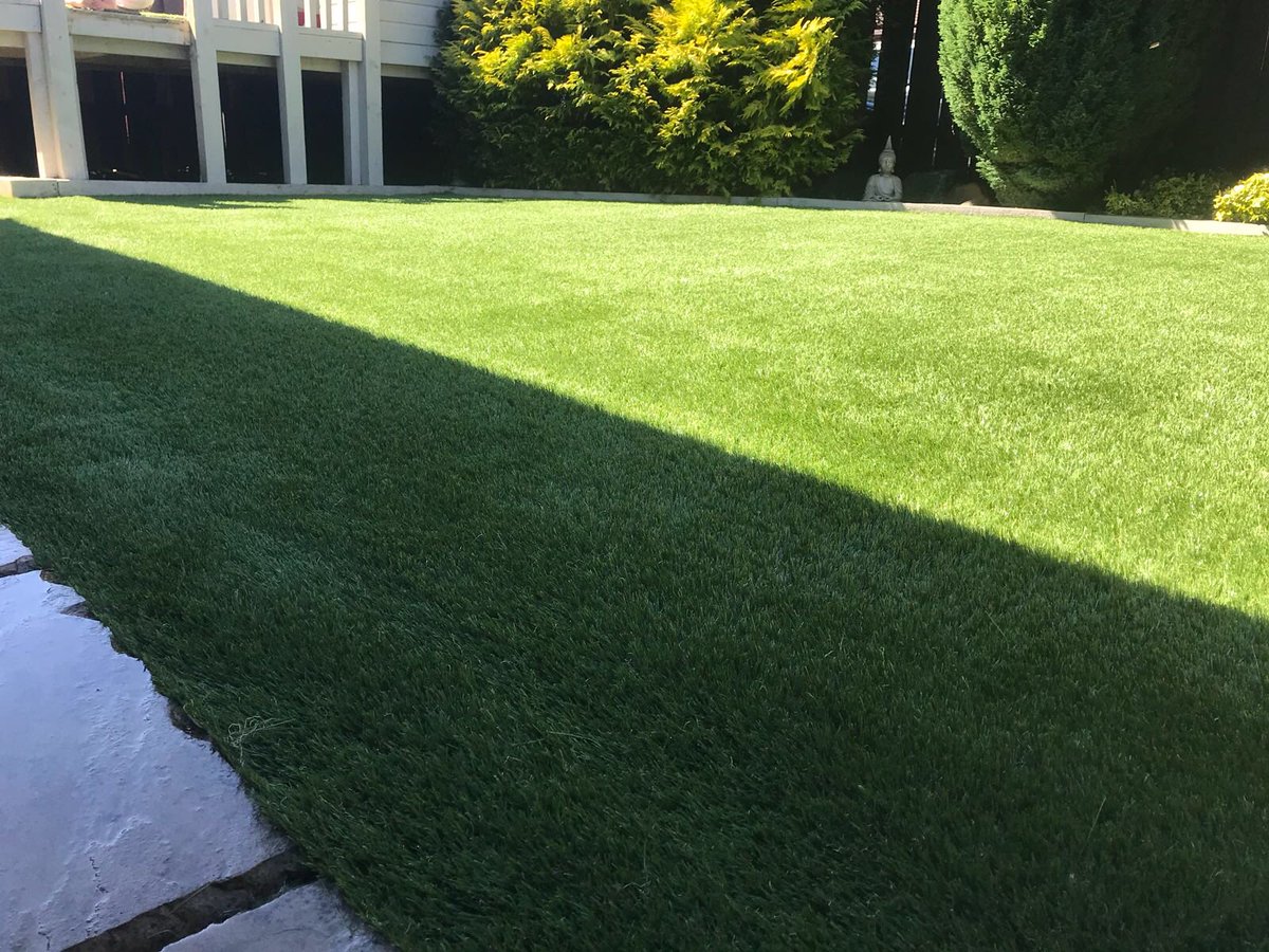 easiglasgow's tweet photo. Beautiful #Easigrass #Mayfair #aritificial #lawn transformation completed For this #family No More #Wartering #No More #SundayMorning #Mowing #redundant #lawnmower #Scotland https://t.co/mCbhJrsMwT