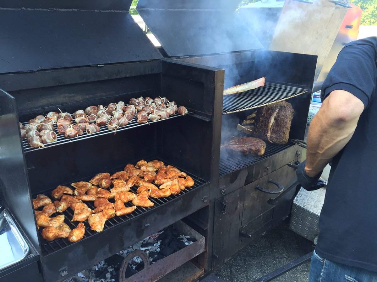 maarten_goet's tweet photo. De @we_are_inspark BBQ gisteren was weer geweldig. Dank aan @jeroenniesen en @BertWolters voor de organisatie! #TomaHawkTime #MonkBalls #StokesBBQ #GrillMasters https://t.co/sUecfZyxB2
