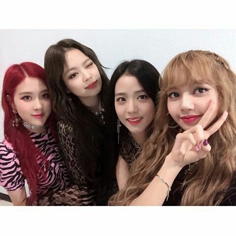 KrisdaKezia's tweet photo. Instagram Post by @ygofficialblink || Blink Love You 😘😘😘🤗🤗🤗
#BLACKPINK 
#BLACKPINK_SQUAREUP 
#DDUDUDDUDU6thWin 
#jenlisa 
#BLACKPINKINYOURAREA 
#INSTAGRAM
#DDU_DU_DDU_DU 
#BLINK
#BLACKPINK 
#FOREVERYOUNG
#UPDATE #LISA #LALISA
#MANOBAN #DDUDUDDUDU
#YG https://t.co/SMJ9IZ11EE