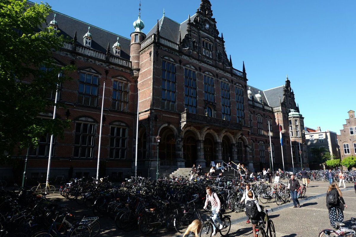 MeinDienstrad's tweet photo. Bildrästel: Wie viele Fahrräder findet ihr auf diesem Bild? 😂🚲🚲🚲
Diese Aufnahme entstand in Groningen, Niederlande vor der Universität. https://t.co/2GPjMfDee1