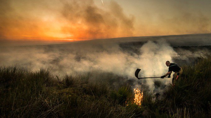 These are the astonishing images of man versus nature as firefighters battle ‘aggressive’ moorland blazes
itv.com/news/2018-07-0…