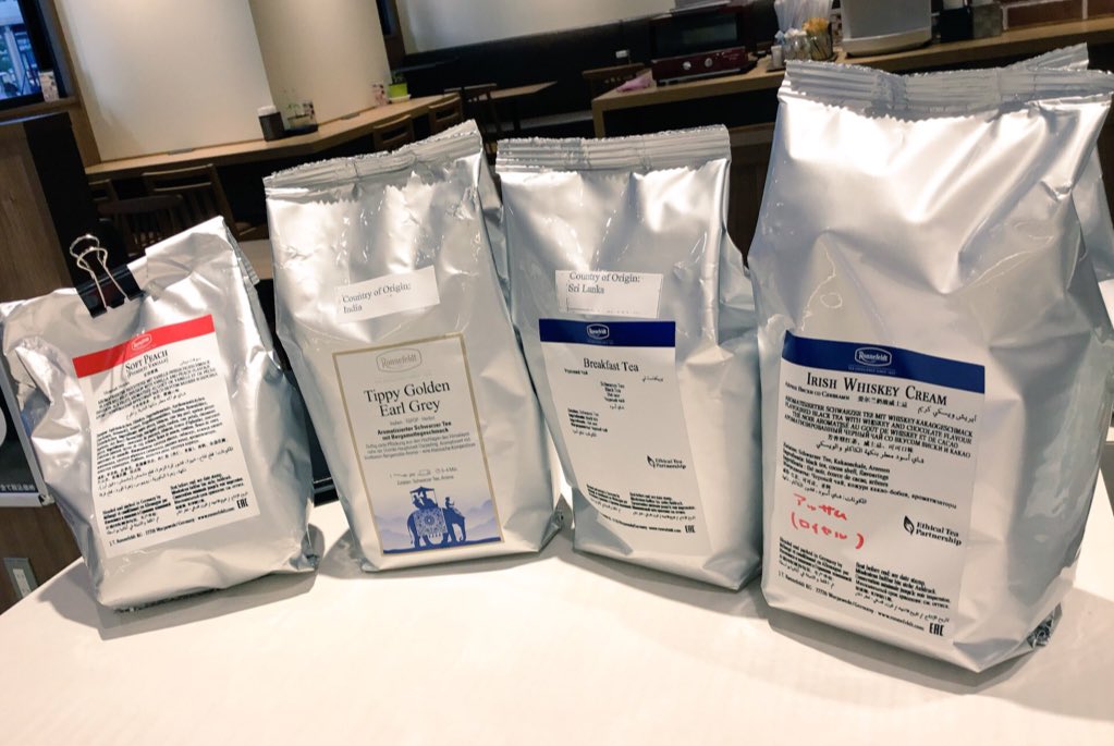 sunroad's tweet photo. 当店ではドイツブランドのロンネフェルト社の紅茶をお入れしております。サイフォンでご提供しておりますので是非ご賞味ください😊

ブレックファースト
ダージリン アールグレイ
ソフトピーチ
アイリッシュウイスキー
各290円

#サンロードライト #垂水 #ロンネフェルト #紅茶 #ドイツ https://t.co/QmZbtIruMa
