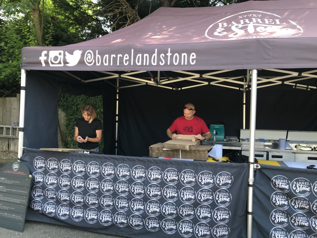 rajhousing's tweet photo. #Pinnerfest @QueensHeadPinn @PinnerLocal @carpentierandco @DeliaCazzato @MoteJanet @GibbsGillespie  @bojoanna @misterBeno @m_peyrefitte @sharon_pink @spoiltrottend0g @BrOOKSPinner @LeighRussell @monibhachu @danburke123 @KelseyW1967 Event starts at 12.00. Team r setting up! #music https://t.co/uRAEkAnXhd