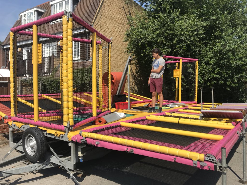rajhousing's tweet photo. #Pinnerfest @QueensHeadPinn @PinnerLocal @carpentierandco @DeliaCazzato @MoteJanet @GibbsGillespie  @bojoanna @misterBeno @m_peyrefitte @sharon_pink @spoiltrottend0g @BrOOKSPinner @LeighRussell @monibhachu @danburke123 @KelseyW1967 Event starts at 12.00. Team r setting up! #music https://t.co/uRAEkAnXhd