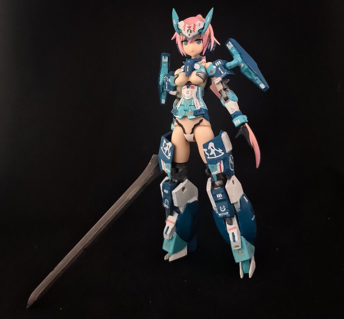 Yoshy Auf Twitter Faガール 迅雷 海空 みそら 完成しました ベース機体である迅雷の機動性の大幅な強化と 接近戦特化型への改良によって高い戦闘力を獲得しています 今回は迅雷のデザインラインを活かしつつも ミキシングや配色で自分らしい仕上がりになっ