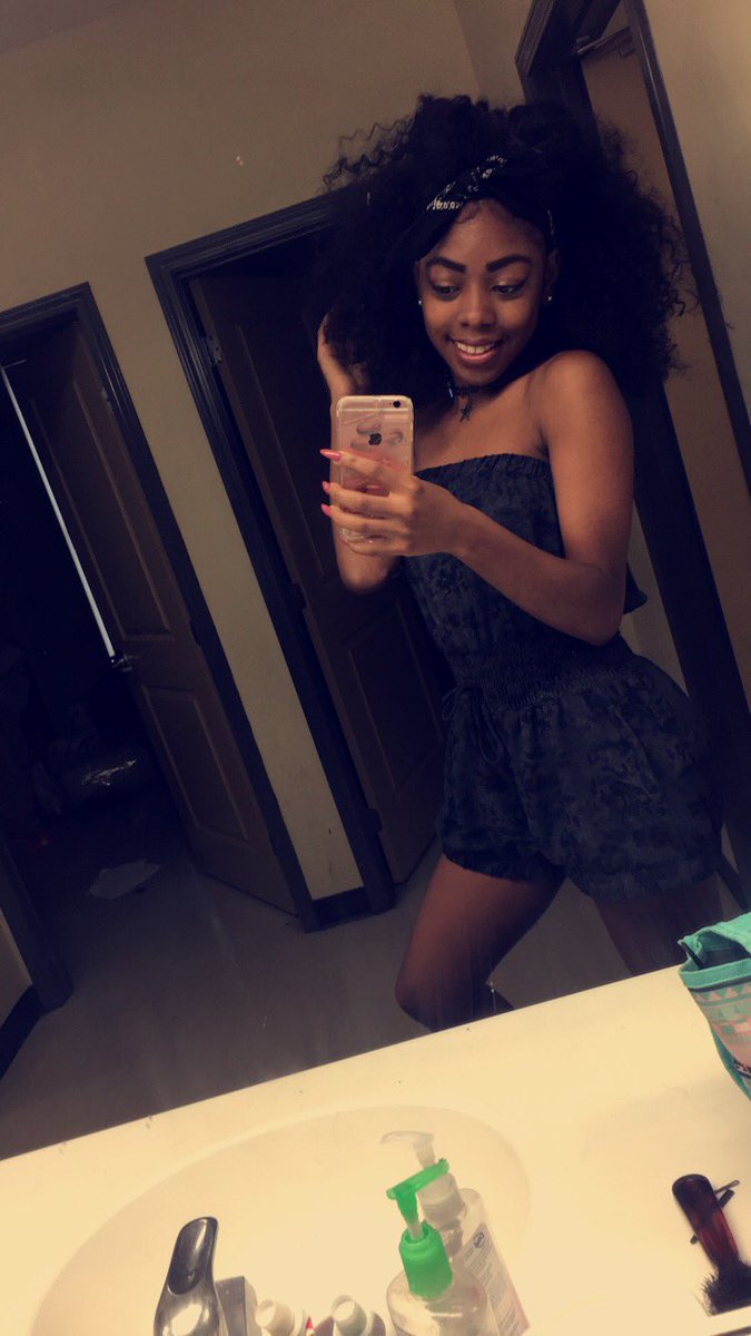 DestinyMarshay_'s tweet photo. #WhosWhoatMGSU

• Destiny Marshay 💕👑

• Creole (French &amp; Black)⚜️

• Major : Nursing 👩🏾‍⚕️

• #IAMWP 🖤🤟🏾

• From Quitman, Ga ( 229❗️)

• SC : Destiny_Marshay
 
Your favorite smurf 🤷🏽‍♀️🖤 just a cool ass brownskin with no cheeks 🍑😂 https://t.co/mMYPDDddB9