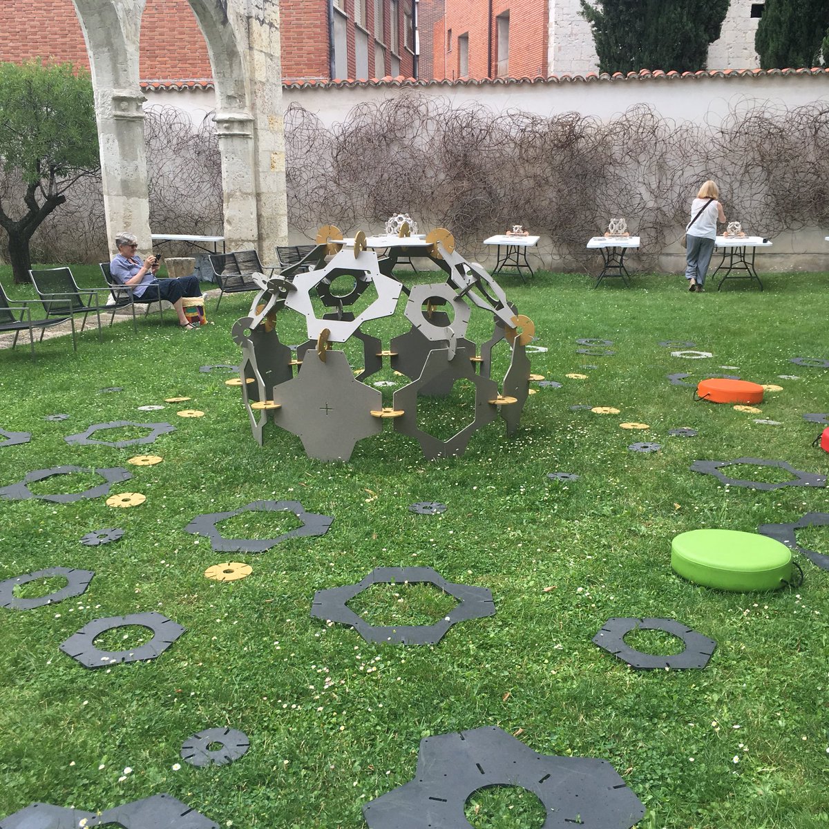 fintras's tweet photo. Todo preparado para el taller de #microarquitecturas de #SaraSanGregorio en #CalleMuseo4 Aún llegas a tiempo!!!!!!! https://t.co/OAcThyu7uR