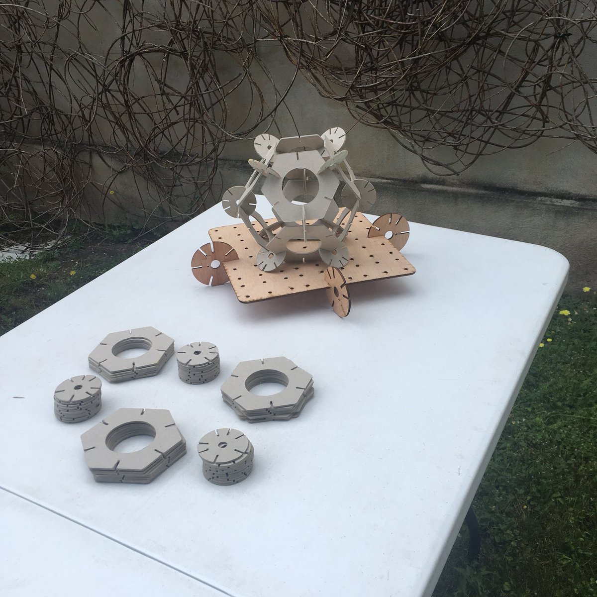 fintras's tweet photo. Todo preparado para el taller de #microarquitecturas de #SaraSanGregorio en #CalleMuseo4 Aún llegas a tiempo!!!!!!! https://t.co/OAcThyu7uR