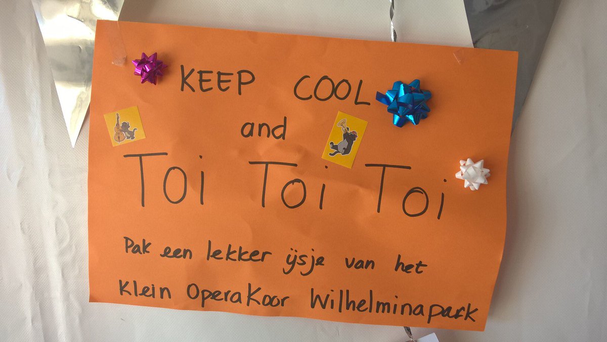KleinOperaKoor's tweet photo. IJsjes ter verkoeling... #backscene https://t.co/gejE82XlUb