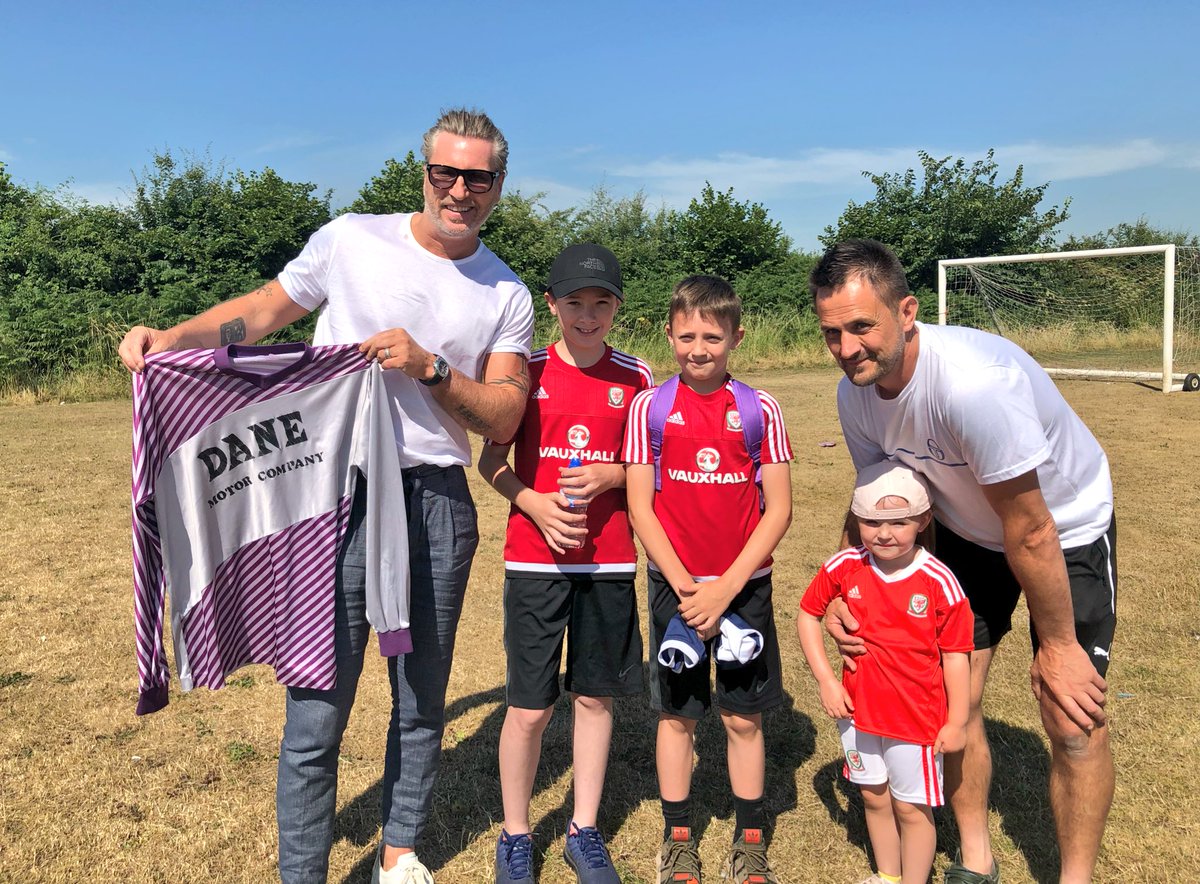 BrickfieldRFC's tweet photo. 👕 HISTORY ~ This morning former @BrickfieldRFC Youth player Craig Jones presented @RobbieSavage8 his old Football shirt that he’s kept safe for all these years. 

This was the shirt that Robbie wore when he was a Bricky youth player.

Thank you Craig 👏

#RobbieSavage #BRFC https://t.co/0nxxExhcS3