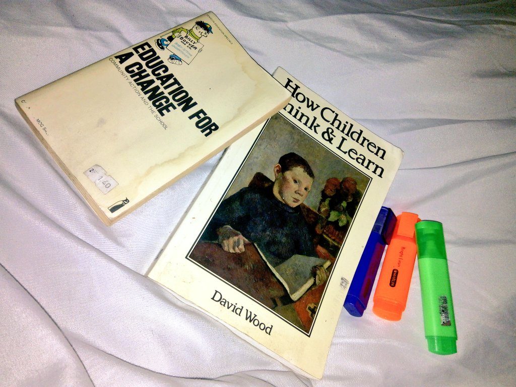 YoungMinds_org's tweet photo. My current READS... #developingYoungMinds https://t.co/aDAJQrTVRB
