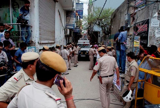 11 bodies, 10 of them hanging, found at New Delhi home.  ottawamatters.com/world-news/11-… https://t.co/gMr5En7B7E