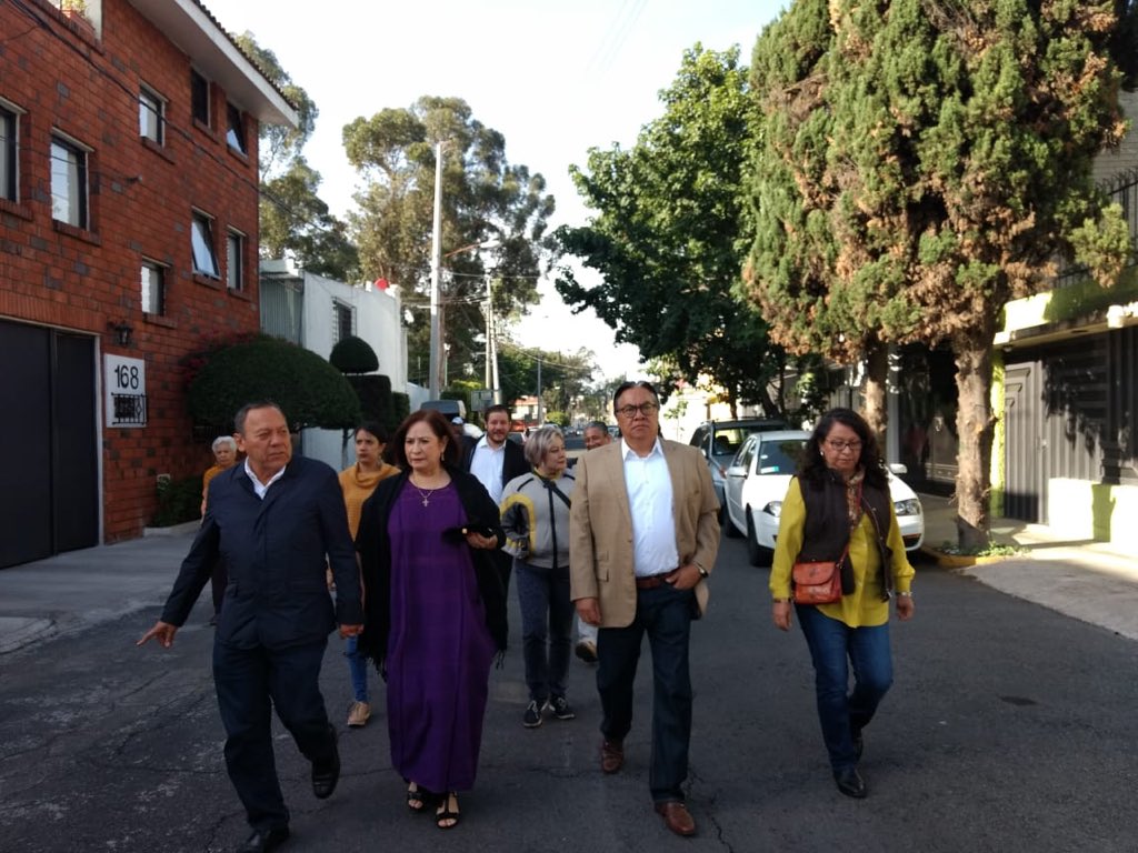 IVilla_g's tweet photo. Acompañamos a votar al líder del @PRDMexico @Jesus_ZambranoG,  en #Coyoacán Gran participación ciudadana ✌️ https://t.co/QZLL7JargU