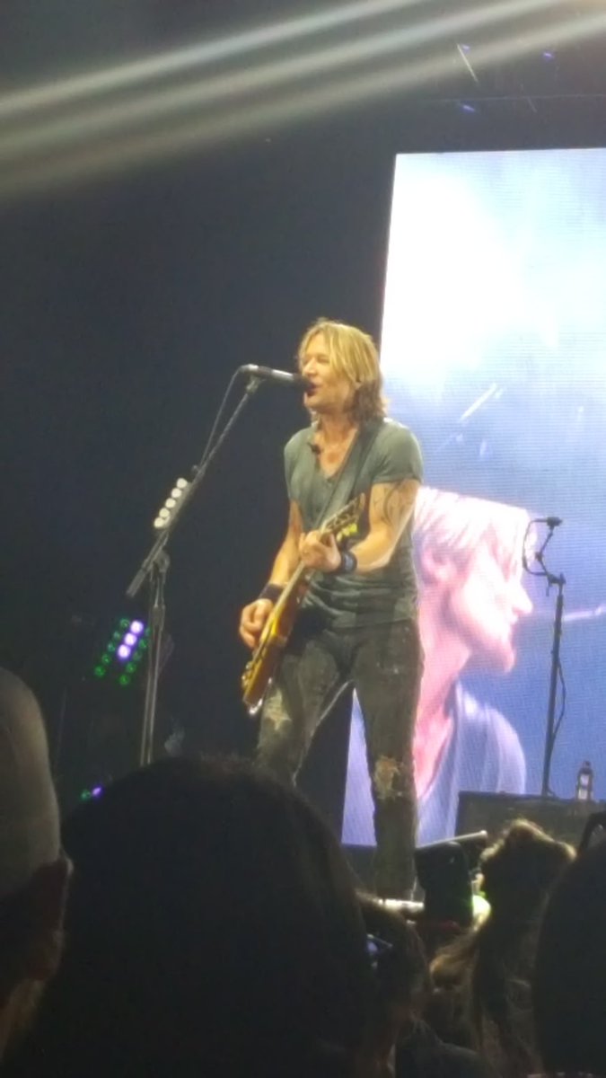 monctorious's tweet image. One hell of a concert last night in Toronto!@KeithUrban put on the show of the year! Me and my wifes first show and it was more than we ever imagined! Thank you!