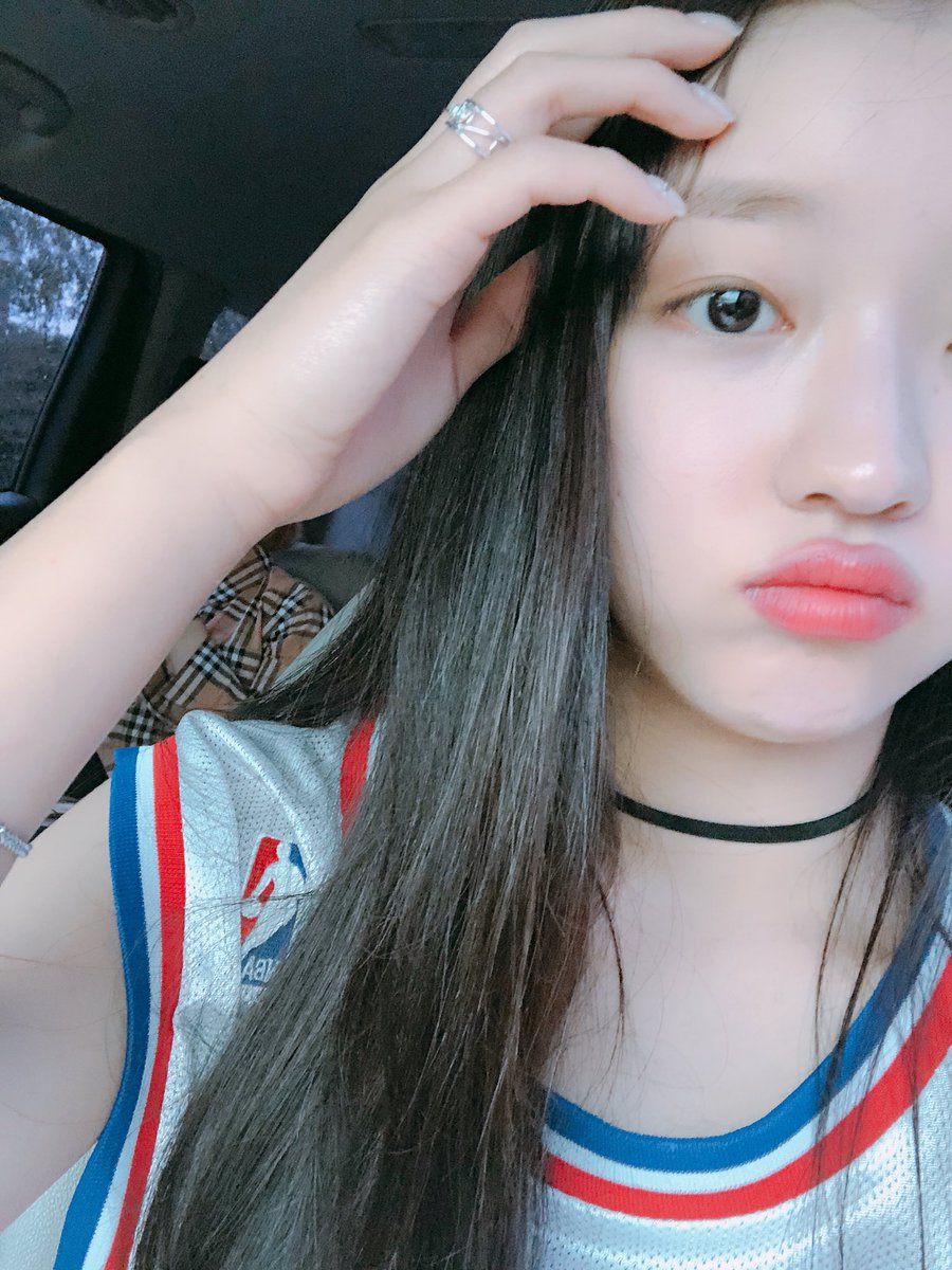 OHMYGIRLBRA's tweet photo. [📸|OFICIAL] 01.07.18 | Atualização da Yooa no Twitter do OH MY GIRL

"#Yooa #Shasha #TenhaCuidado #DirijaComCuidado #PensemNaYooa #OhDiasChuvosos

Todo mundo~! Está chovendo muito!
Dirijam com cuidado~
E em dias chuvosos
Claro !!! Pensem na Yooa~ 
Tenham um bom dia~!" https://t.co/h6RkqHAlJS