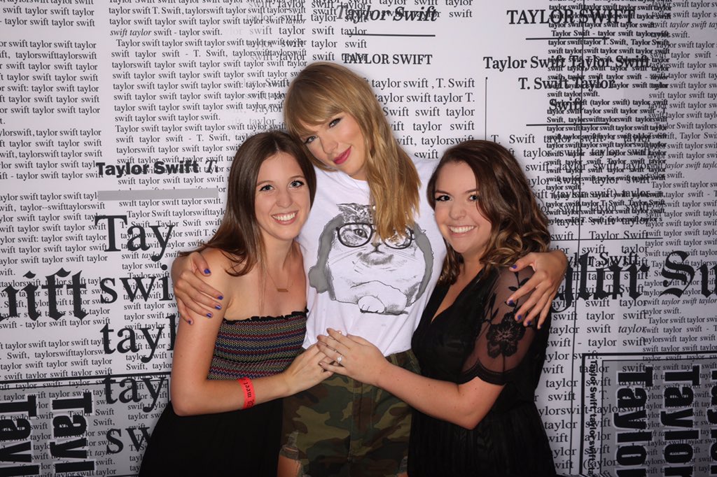 sarlovesTAY's tweet photo. All I know since yesterday, is everything has changed!!!#RepTourLouisville (alt caption: You put your arm around me for the first time) @taylornation13 @taylorswift13 THANK YOU SO SO MUCH! https://t.co/vdeuur4Ubn