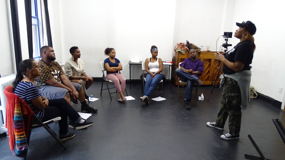 Jade_Films's tweet photo. Acting on camera. #actingforcamera #actingtraining #actingclassesnyc #POCDeafTalent #BlackDeafTalent #actorslife🎬 #directingactors #pocdeaftalentontvnow #representationmatters✊🏾👩🏾 https://t.co/C4pkAqzw0t