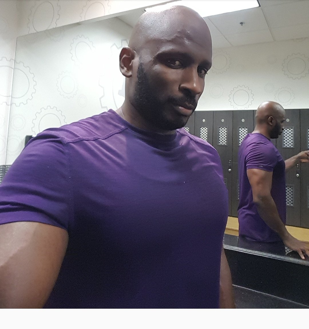 LocketNMediaNet's tweet photo. In the gym this morning trying to get my swoll on  just in case  @DogBountyHunter give me a call💪🏾 #imlockedin love you brother 👊🏽
.
.
#JLShow #TalkRadio #beardgametight #entertainment #tvstar  #realitystar #JoeLockett #LockettiN https://t.co/XaNTGwHTXE