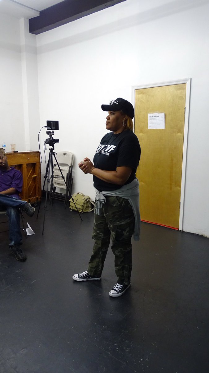 DeafTalent's tweet photo. Acting on camera. #actingforcamera #actingtraining #actingclassesnyc #POCDeafTalent #BlackDeafTalent #actorslife🎬 #directingactors #pocdeaftalentontvnow #representationmatters✊🏾👩🏾 https://t.co/k2Hm4pY08b